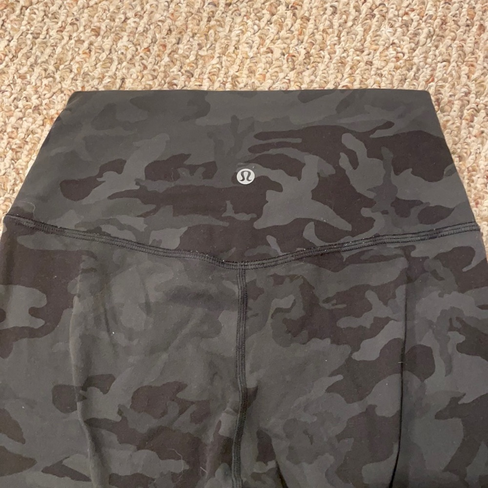Lululemon camo aligns size 6